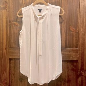 Ann Taylor Med lightweight sleeveless poly tie blouse in off-white.Nice. Classic